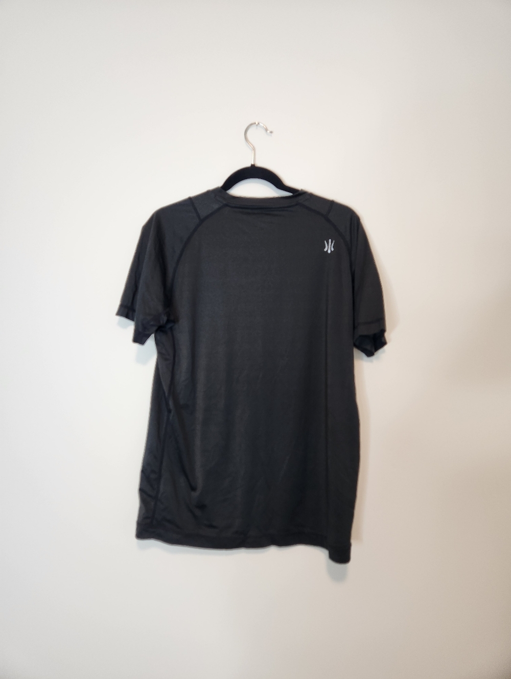 Rhone Sentry V-Neck T-Shirt Mens Size Medium - Picture 2 of 5